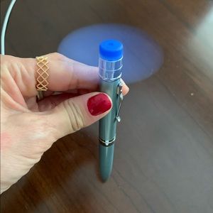 🖊 Brookstone Breeze Pen, new